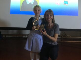 Mrs Hynds presenting FS Friendship Award